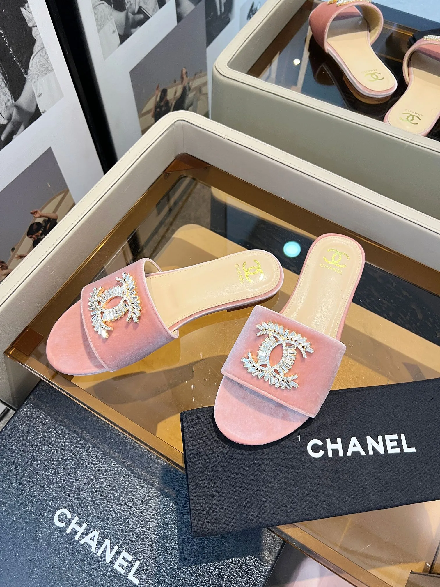 👟👟Ex-factory price 340👟👟 Genuine leather bottom +40 🎉🎉🎉Chanel Xiaoxiang C family sandals series official website synchronization, classic and elegant, casual wear 🌹🌹🌹🌹Original logo~Select imported cowhide and C family custom fabrics, multiple colors for the goddess to choose! ❤️❤️❤️❤️ Code number: 36~40 (customized 35 41 42 43 44 cannot be returned or exchanged)